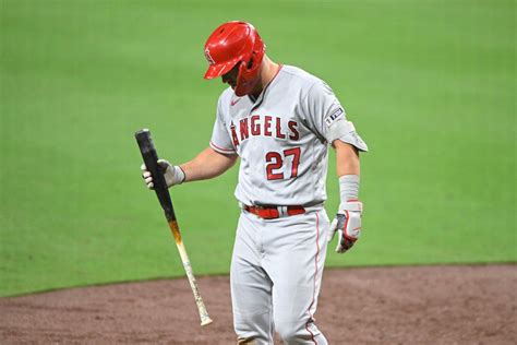 Mike Trout has broken wrist; unclear if Angels star needs surgery 